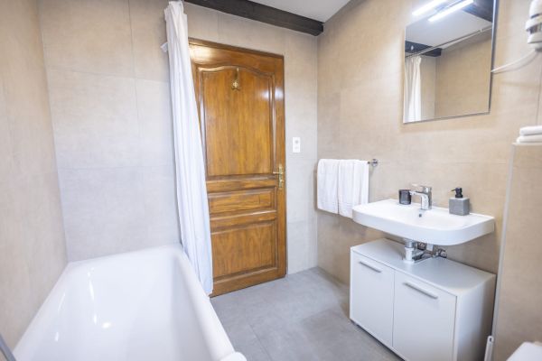 app-1-chambre-6123F1BB9-98A4-CD2E-A50B-686A061E76EE.jpg