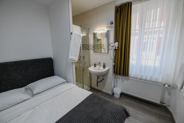 double-wc-a-letage-251FD0B2E-B850-EA11-E73F-D948DC6A6375.jpg