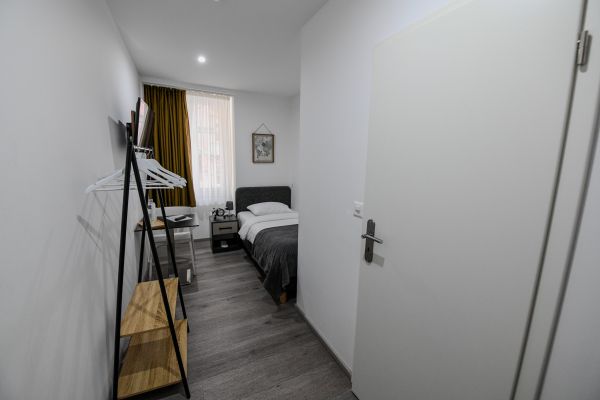 simple-salle-de-bainFDA8595F-B779-8258-1FB2-31A17222849F.jpg